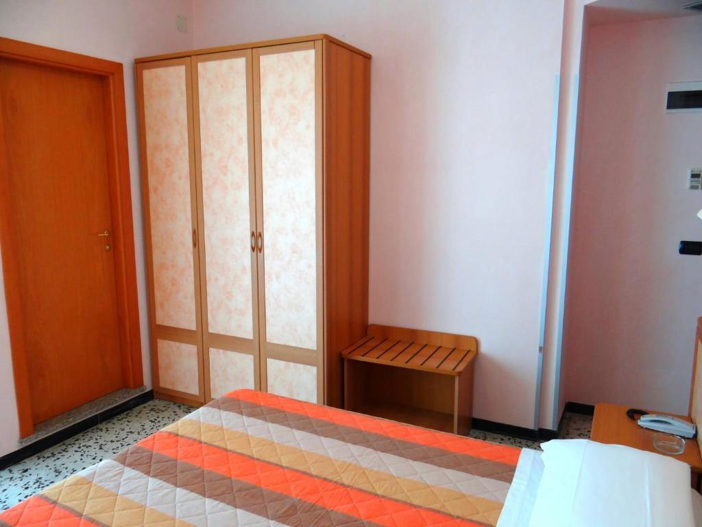 Hotel Aquila D'Oro Мизано-Адриатико Номер фото